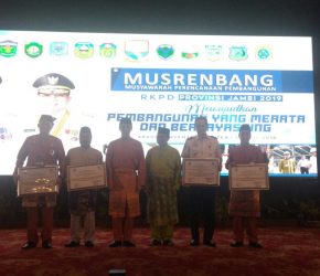 Zola Apresiasi 4 SKPD Raih Predikat Kepatuhan