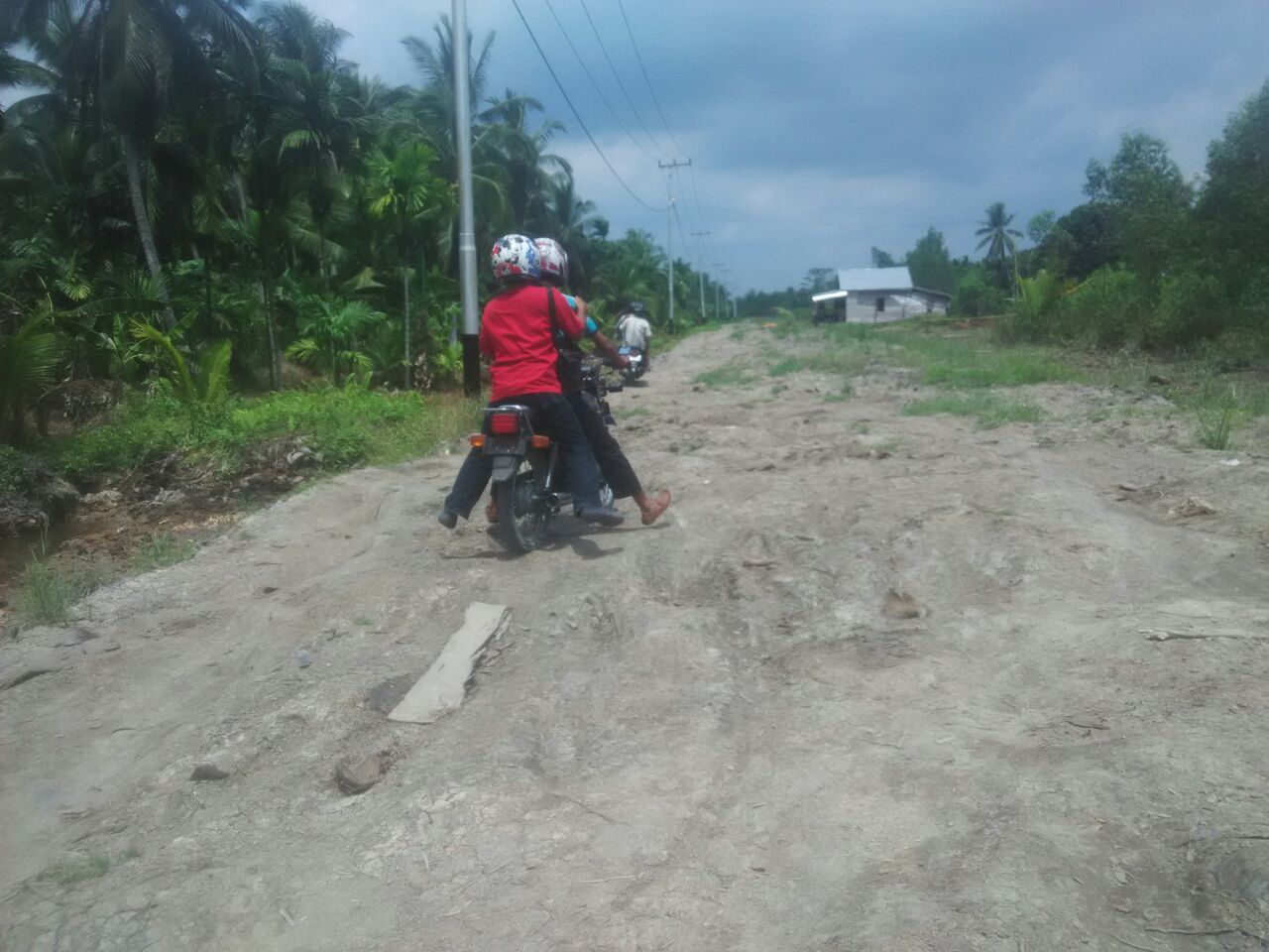 Permalink ke Proyek Jalan di Desa Tanjung Senjulang Dikeluhkan Warga