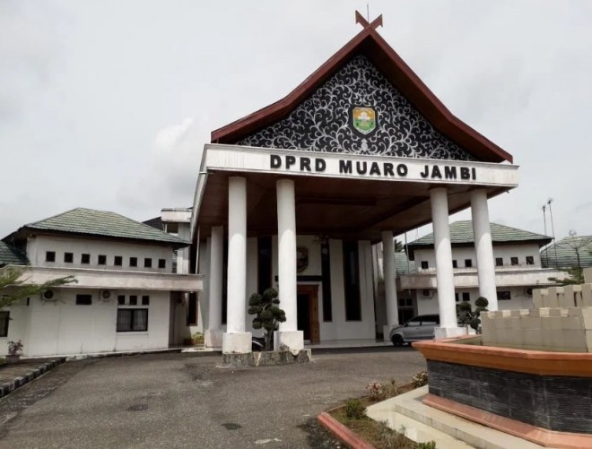 Permalink ke Anggota DPRD Muaro Jambi Minta Jembatan Sarang Elang Dibenahi