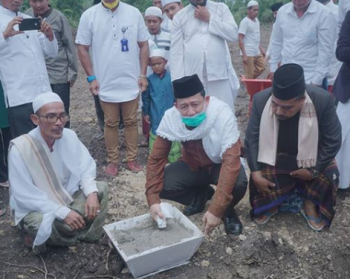 Permalink ke Pemkab Muaro Jambi Peduli, Wabup Bambang Bayu Suseno Letakan Batu Pertama Pembangunan Ponpes Tarbiyatussolatiyah