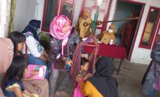 Permalink ke Bayi dan Balita di RT 45 Kenali Besar Ditimbang di Posyandu Reot 