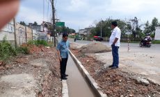 Permalink ke Didampingi PPK Jalan Nasional, H. Bakri Tinjau Pengerjaan Drainase di Perbatasan Kota Jambi-Kabupaten Muaro Jambi