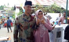 Permalink ke Gunakan Hak Pilihnya, Walikota Fasha Bersama Istri Nyoblos di TPS 13 Permalink ke Gunakan Hak Pilihnya, Walikota Fasha Bersama Istri Nyoblos di TPS 13