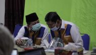 Permalink ke Ikuti Webinar Nasional Pilkada Berintegritas 2020, Fachori Umar-Syafril Nursal Makin Kompak Kenakan Kemeja Khasnya