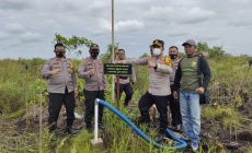Permalink ke Antisipasi Karhutla, Kapolres Muaro Jambi Boyong Pasukannya  Cek Sumur Bor Kawasan Tahura Desa Seponjen
