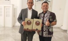 Permalink ke Ketum HIPMI Bungo Hadiahkan Cenderamata Batik untuk Gubernur DKI Jakarta