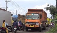 Permalink ke Kemacetan Panjang di Batanghari Kembali Terulang, Sopir Angkutan Barang Mengeluh Terjebak Sampai Tujuh Jam Permalink ke Kemacetan Panjang di Batanghari Kembali Terulang, Sopir Angkutan Barang Mengeluh Terjebak Sampai Tujuh Jam