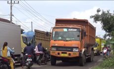 Permalink ke Kemacetan Panjang di Batanghari Kembali Terulang, Sopir Angkutan Barang Mengeluh Terjebak Sampai Tujuh Jam