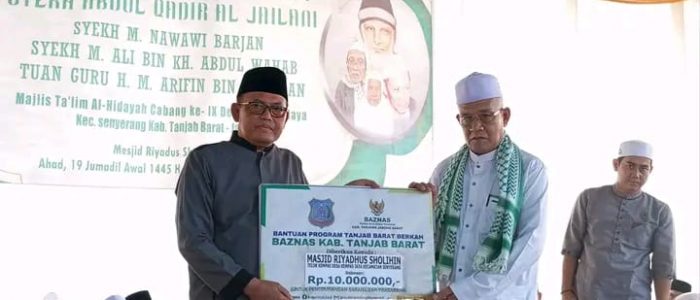 Wakili Bupati Tanjab Barat, Staf Ahli Hukum Hadiri Haul Akbar Sulthanul Aulia Syekh Abdul Qadir Al Jailani di Desa Kempas Jaya