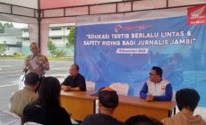 Permalink ke Sinsen Dialer Jambi bersama Ditlantas Berikan Edukasi Berkendara bagi para Jurnalis Jambi Permalink ke Sinsen Dialer Jambi bersama Ditlantas Berikan Edukasi Berkendara bagi para Jurnalis Jambi